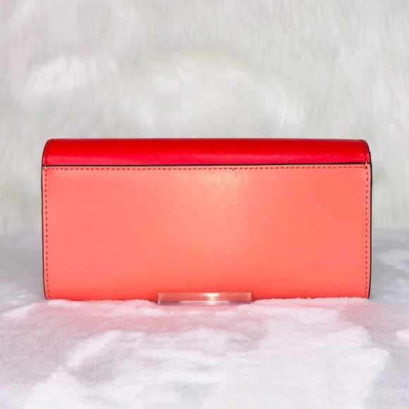 Michael Kors Montgomery Carryall Wallet - Picture 4 of 8